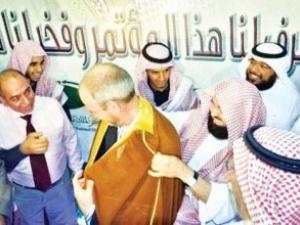 Grand Mosque Chief Honors Dutch Revert